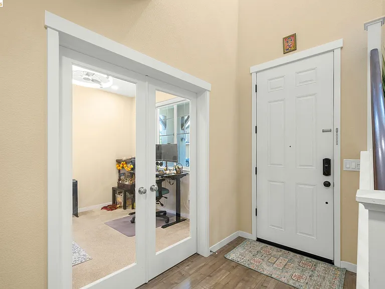 339 Emory Ct — Photo 4