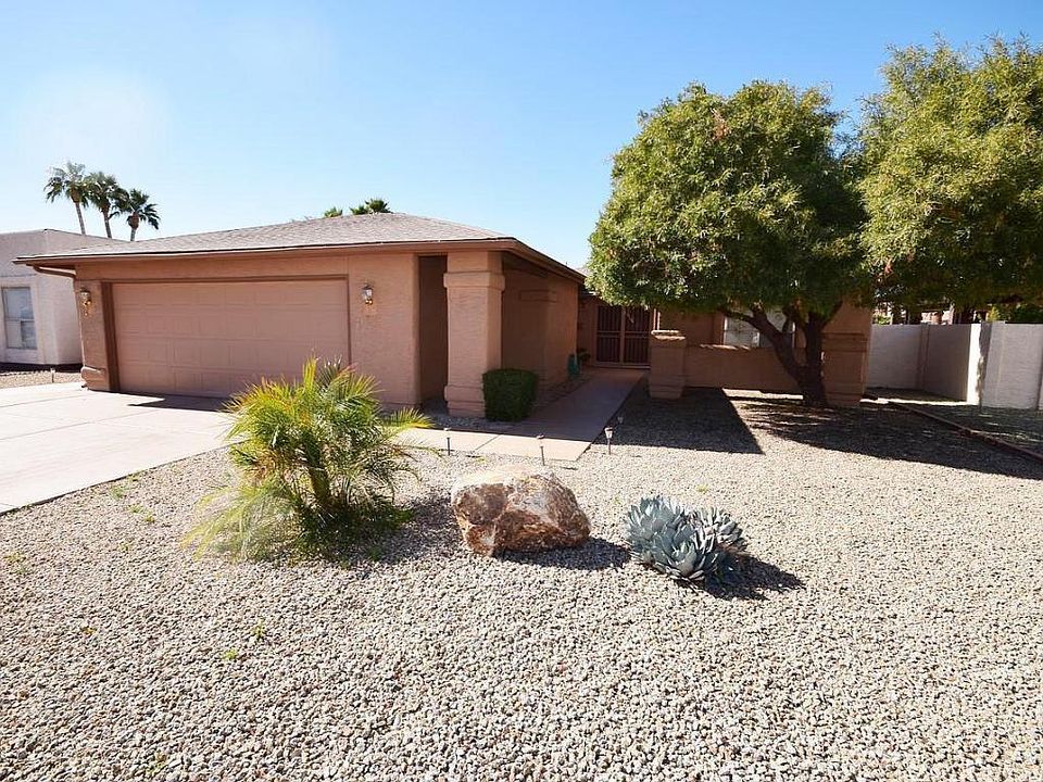1st image of 25822 S Cloverland Dr