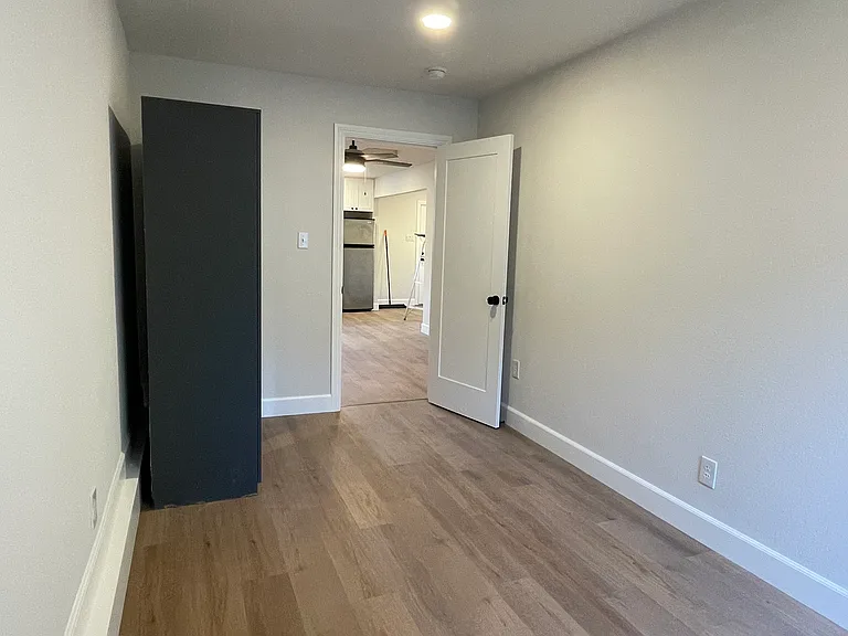 7606 Twin Oaks Ave — Photo 9