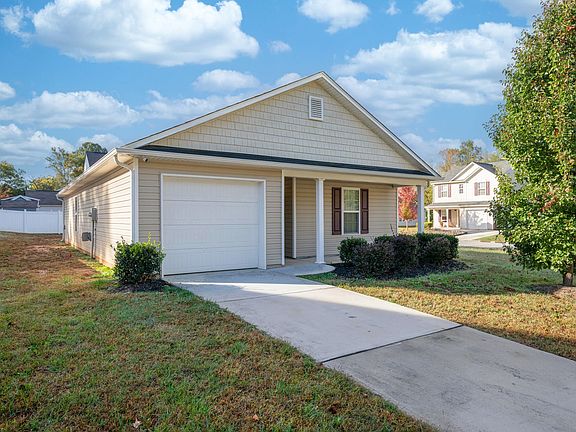 2nd image of 3546 Chelsea Village Ln