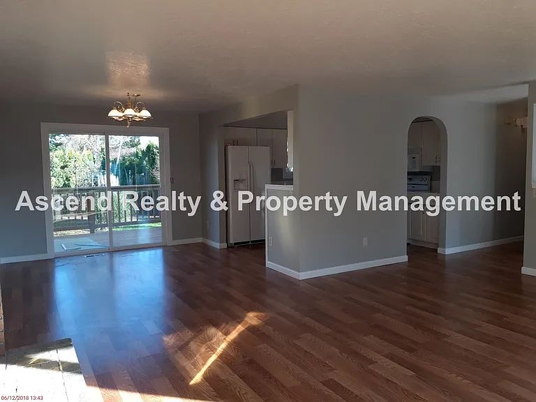 1114 SW Wright Ct — Photo 8