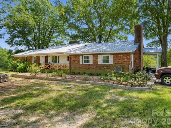 2661 State Highway 24/27 Hwy, Mount Gilead, NC 27306