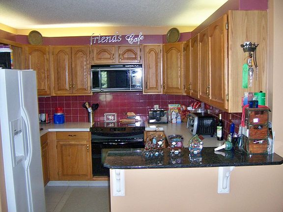 5th image of 212 Willowbend Ln