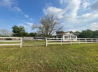 237 W 8th St, Yorktown, TX 78164