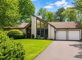 33 Guardian Dr, Mount Sinai, NY 11766