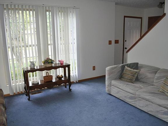 3rd image of 1479 River Trail Dr