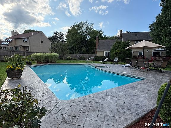 5th image of 11 Weatherside Drive