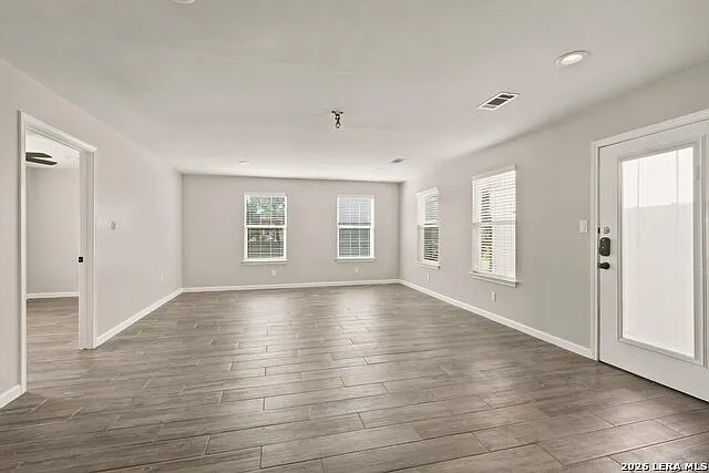 1452 Lakeview Dr — Photo 8