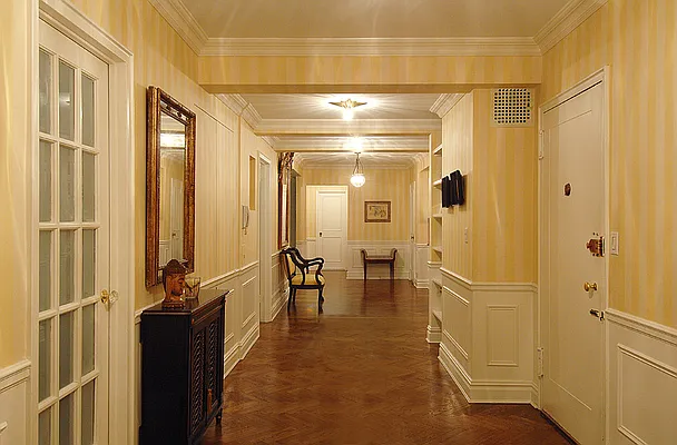 Sold by Sloane Square | media 18