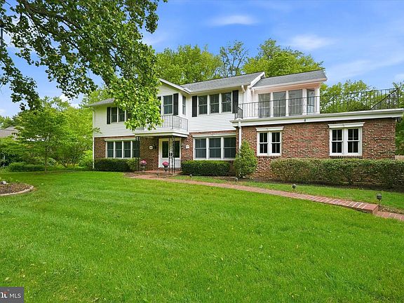 2nd image of 1505 Grayrock Dr