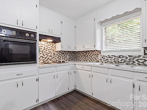 5th image of 304 Shady Ln