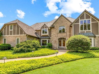 10410 North Pine Ridge CIRCLE, Mequon, WI, 53092