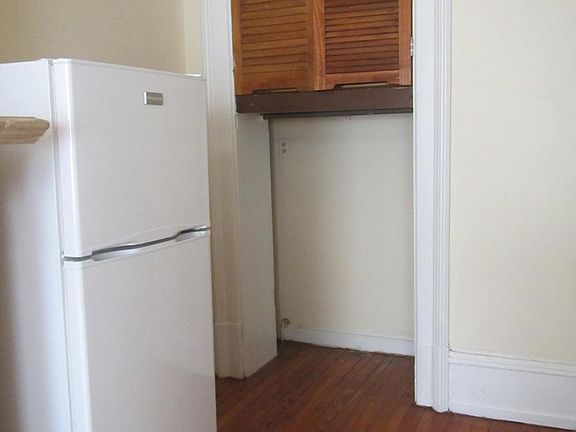 3rd image of 133 S 22nd St APT 1N