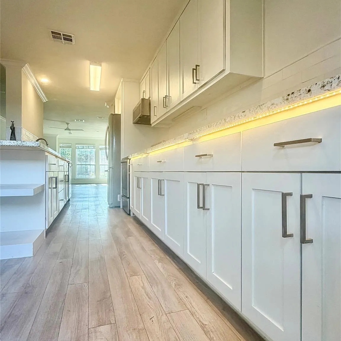 3 bed, 2.5 bath, 1890 sqft, $1,850 — Photo 3