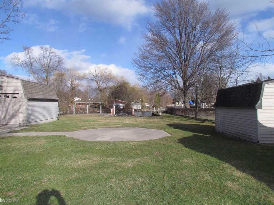 2nd image of 39654 Shoreline Dr