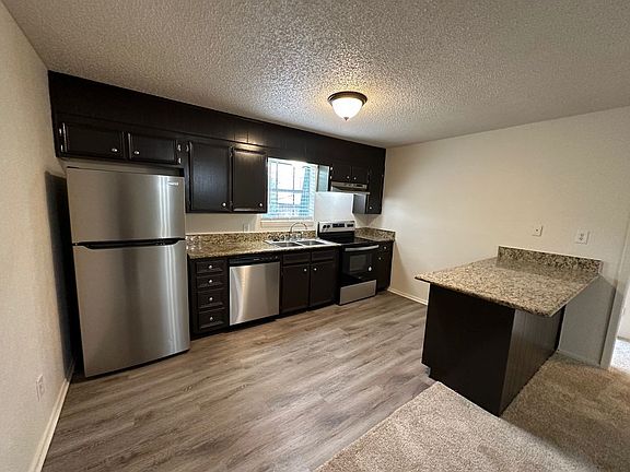 3rd image of 1036 McKinley St APT 212