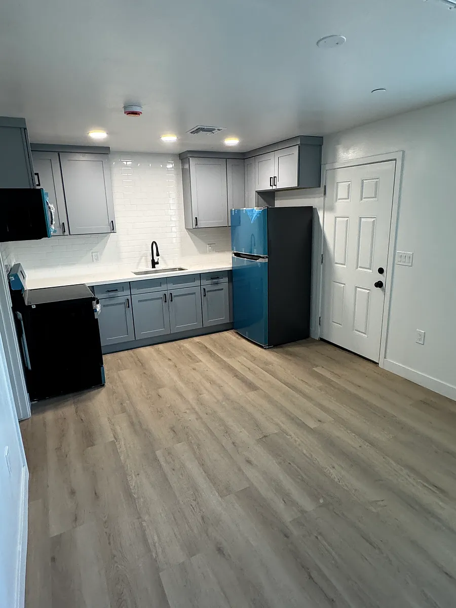 Building Photo - 305 S Hobson