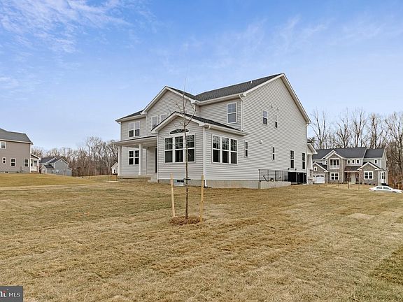 3rd image of 2011 Saint James Rd