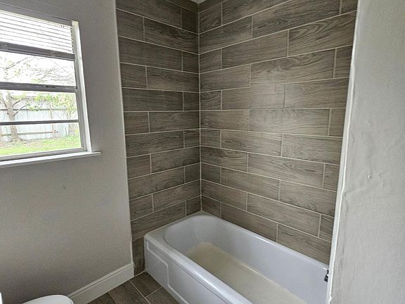 5th image of 14126 Villagrove Dr