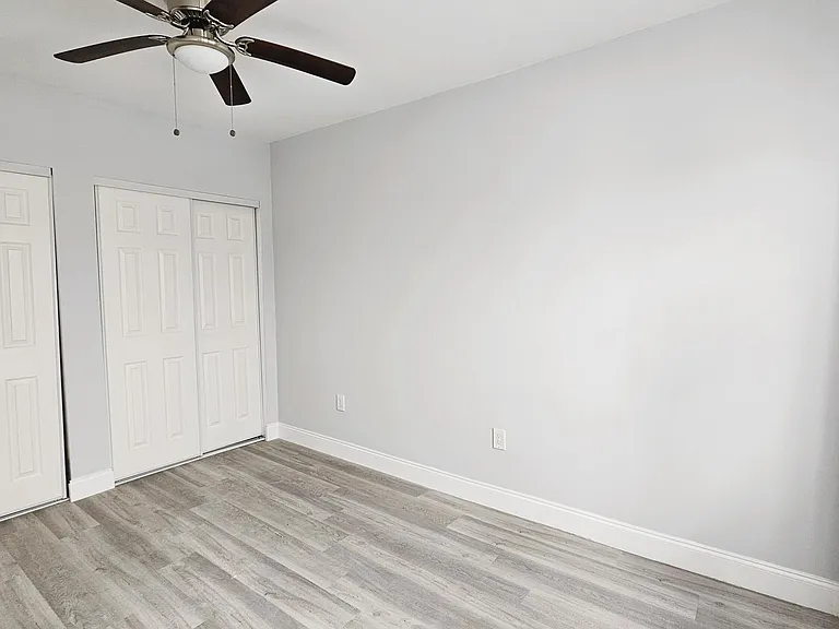 1142 SW 4th St #4 — Photo 11
