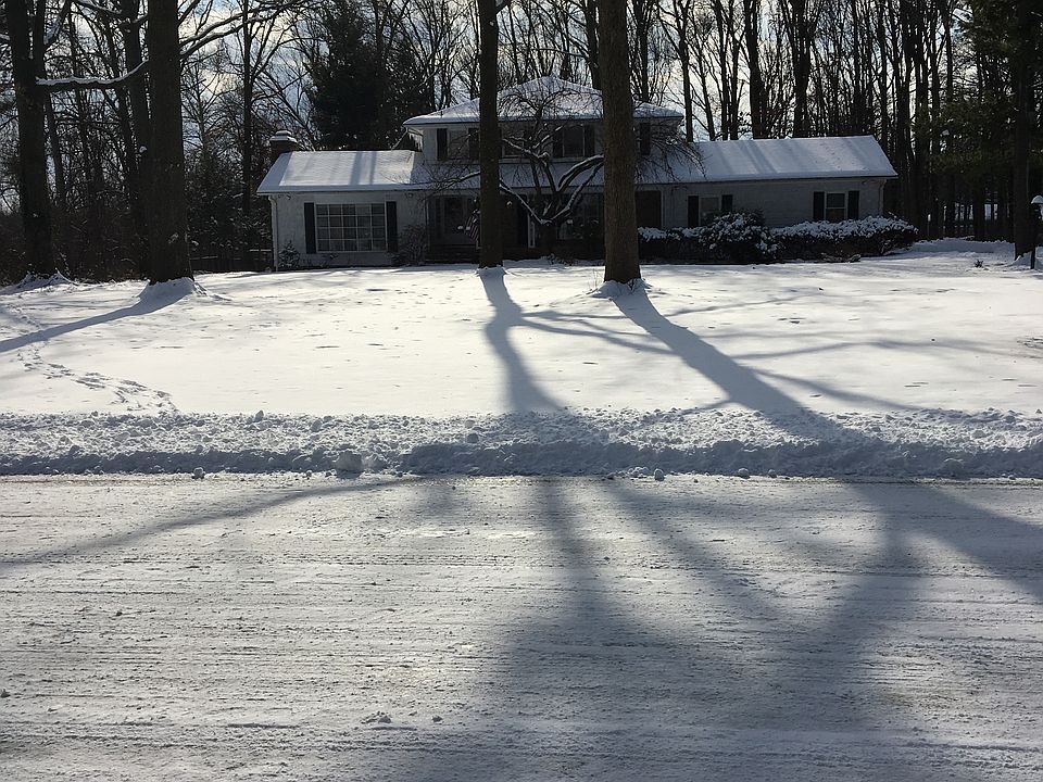 2nd image of 64 Stratford Dr