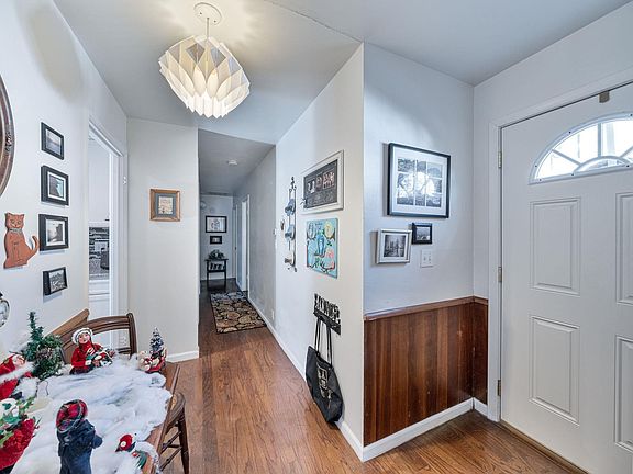 3rd image of 2907 Woodmont Dr
