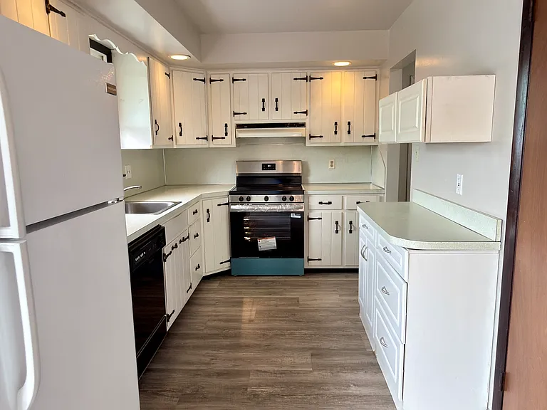 1015 E Hamilton St — Photo 17