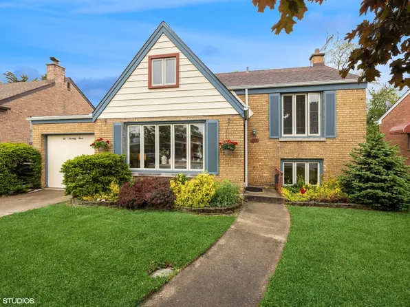 273 Desplaines Ave, Riverside, IL 60546