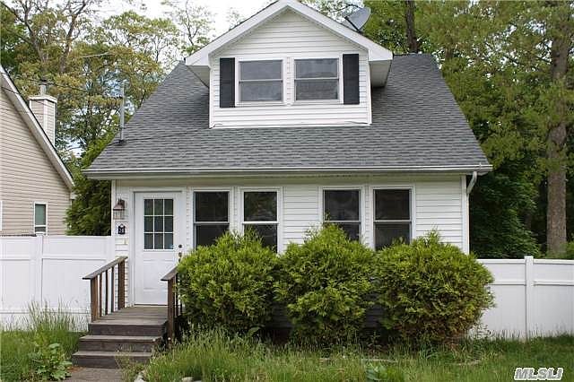 1st image of 3 Oakmont Ave