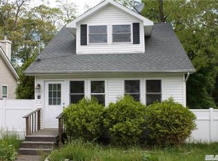 3 Oakmont Ave, Selden, NY 11784