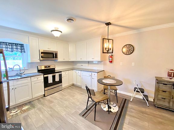 4th image of 38-38L Cambridge Ct #2012