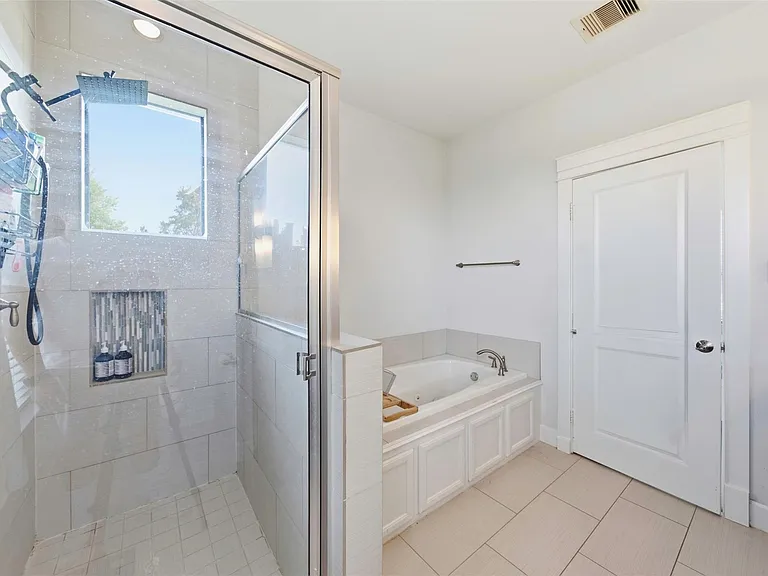 214 W 28th St — Photo 23