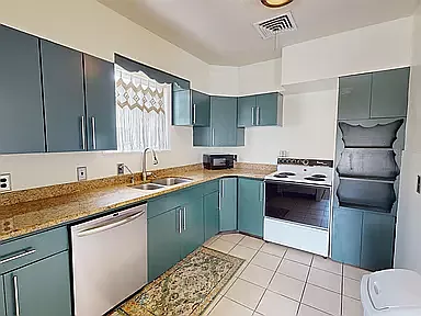 1335 Grand Ave — Photo 4