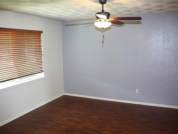 2nd image of 422 Beverly Dr