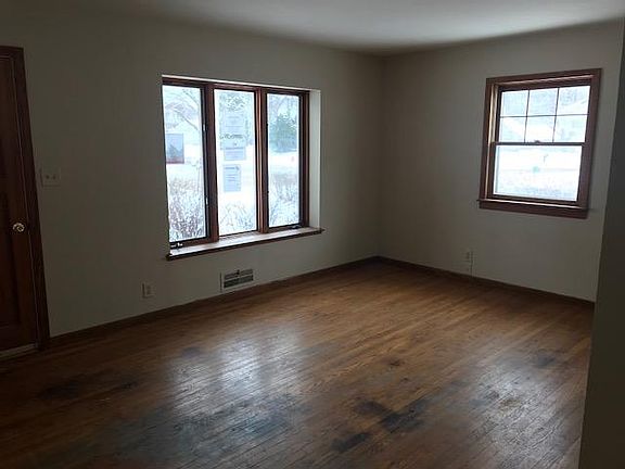 3rd image of 1405 Park Ave