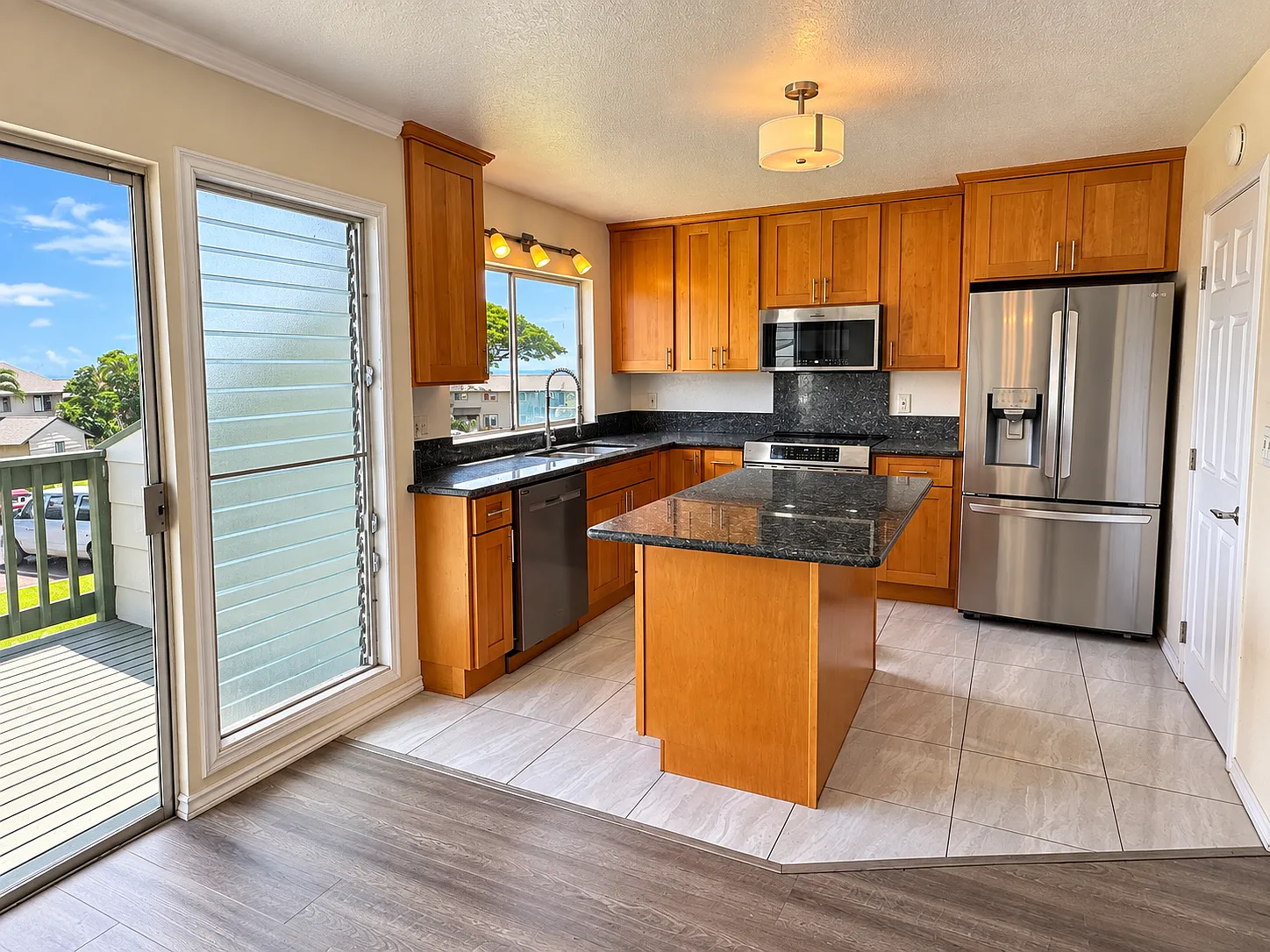 3 bed, 1137 sqft, $3,800 — Photo 3