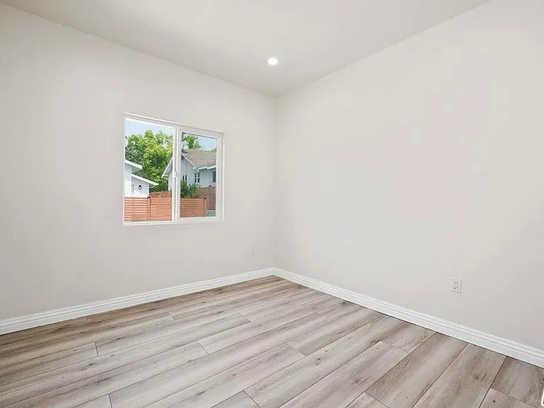 3122 Chaucer St — Photo 8