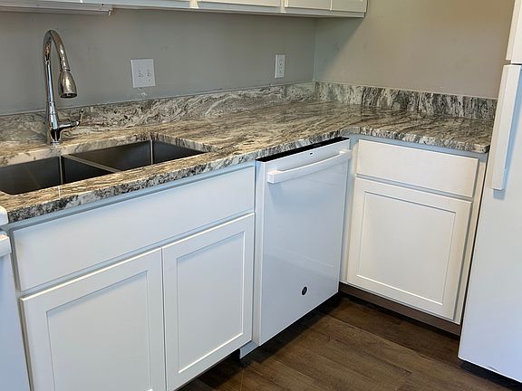 4th image of 1041-51 Waring St #1041