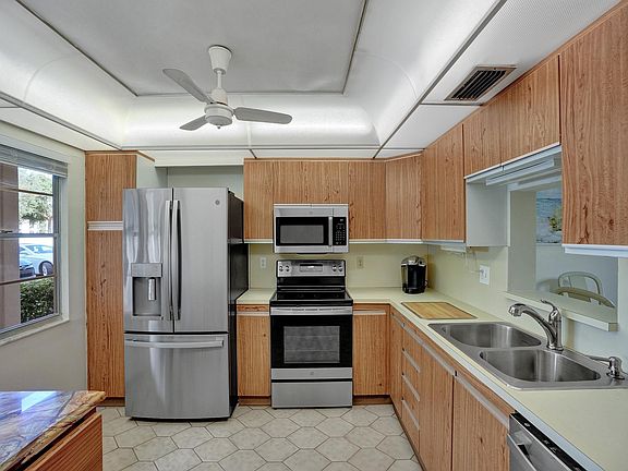 3rd image of 2305 Lucaya Lane #B1