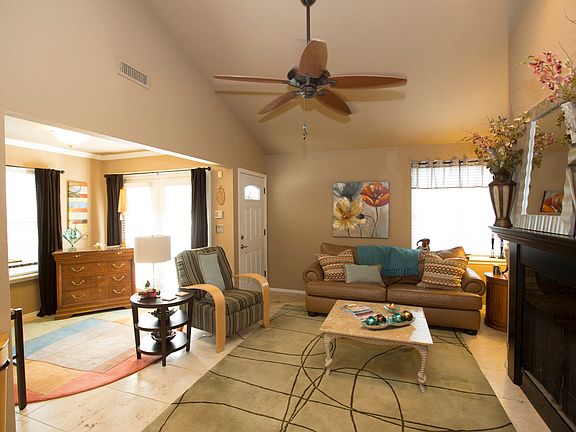 Fabulous tall ceilings are a plus