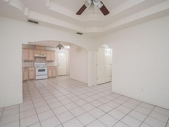 4th image of 2402 Candlelight Ln APT 3