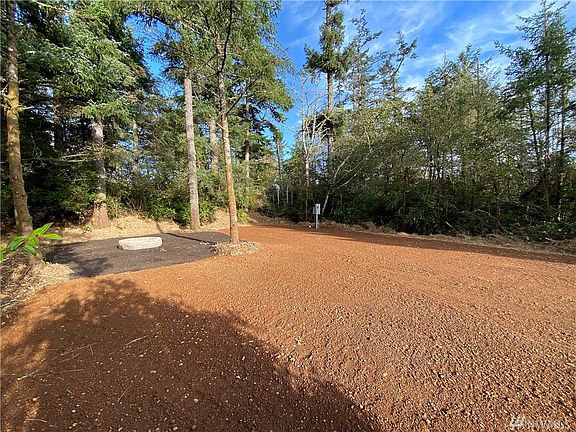3rd image of 714 Wakina Loop SE