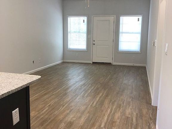 5th image of 100 Bellwood Ave #18