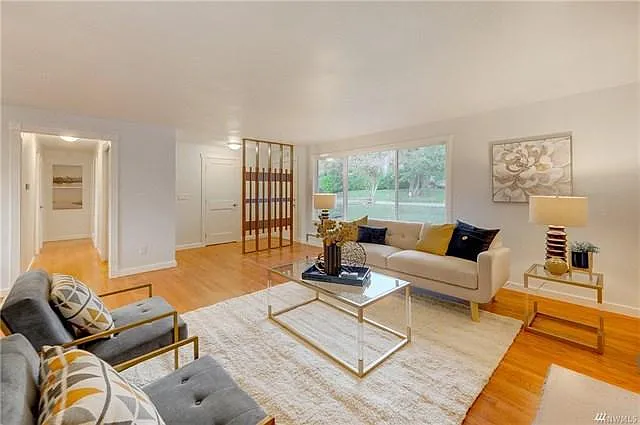 2123 167th Ave NE — Photo 4