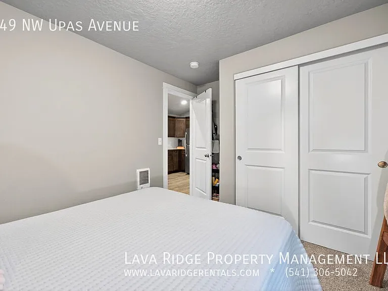 949 NW Upas Ave — Photo 8