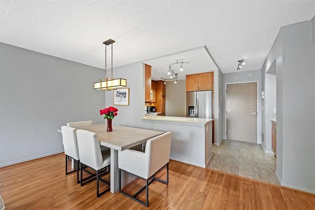 2 bed, 2.0 bath, 1228 sqft, $3,000 — Photo 3