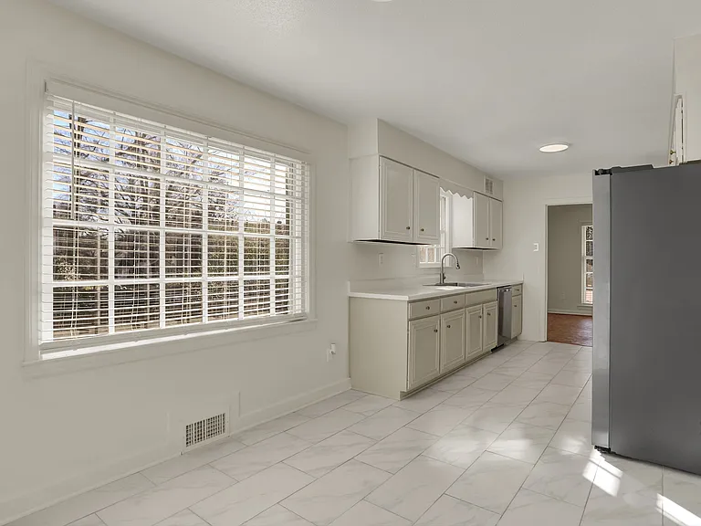 7126 Kings Castle Cv — Photo 10