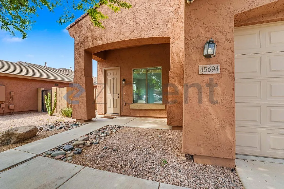 4 bed, 2.5 bath, 2689 sqft, $2,600 — Photo 3