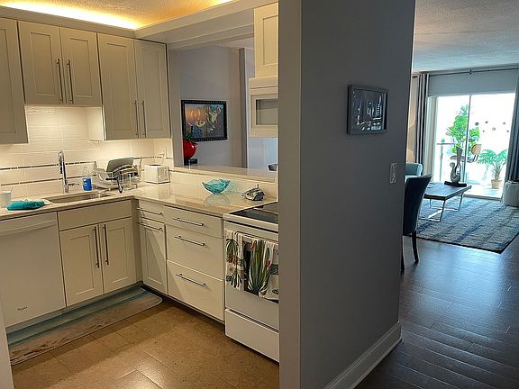 3rd image of 2562 Garden Dr N APT 312