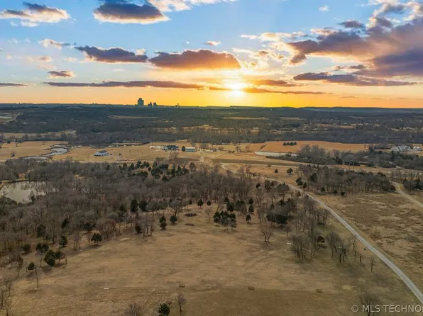 4 W 43rd St N, Tulsa, OK 74127